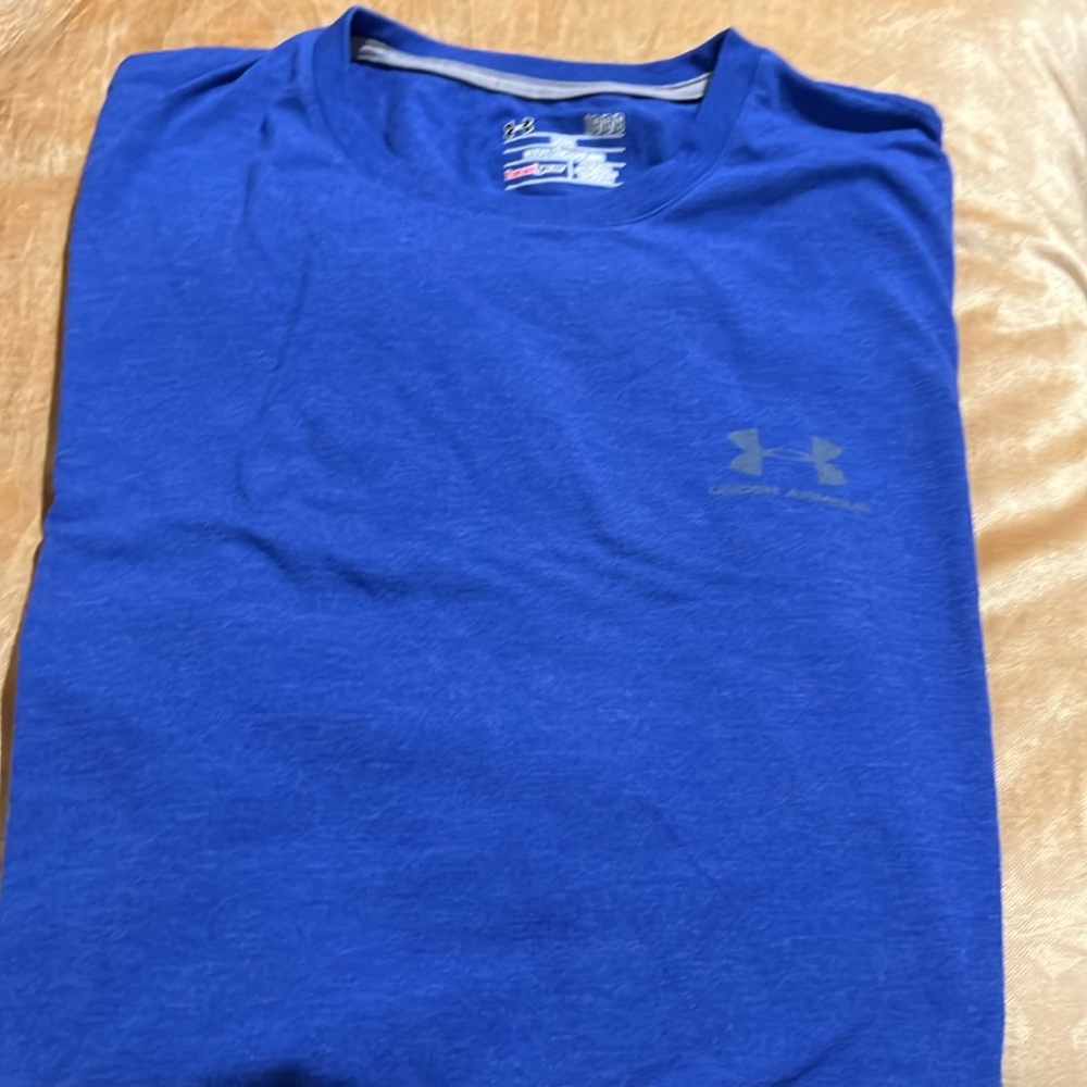Under Armour men’s large heat gear short sleeve shirt